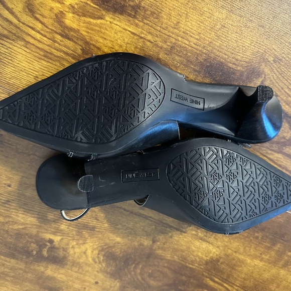 AK Anne Klein iflex Black Slingback Heels - Picture 3 of 5